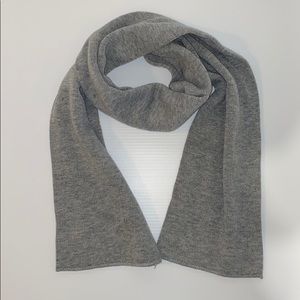 Unisex Grey Knit Scarf